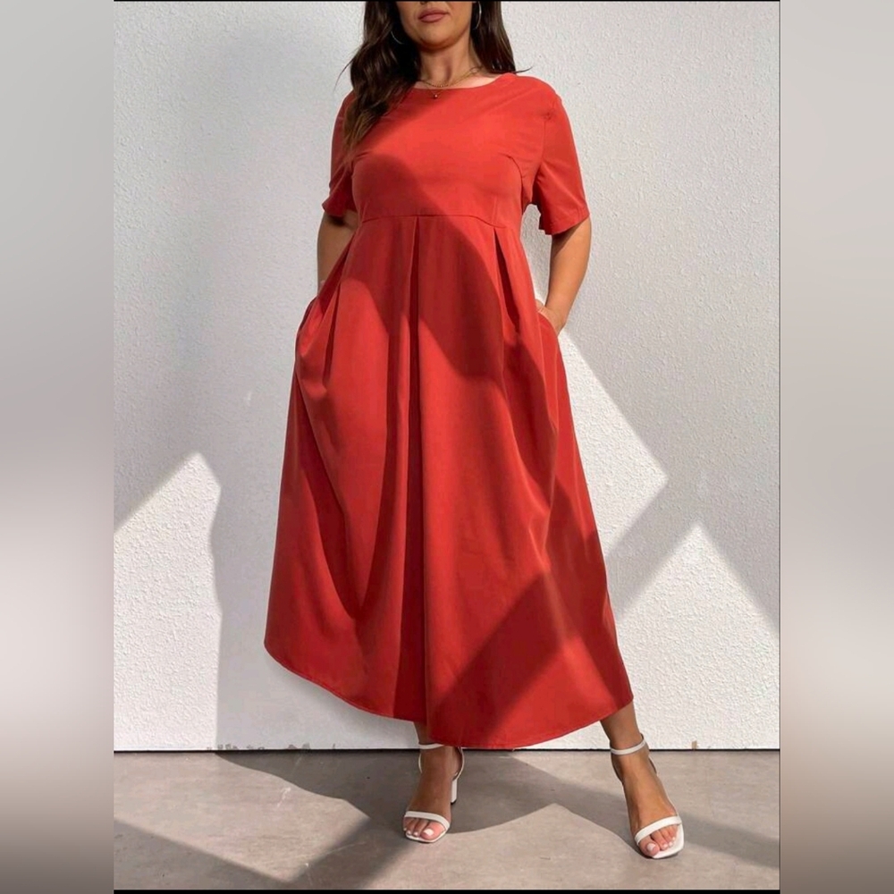 Brand NewPrivé Plus-Size Women's Solid Color Round Neck Dress With Pockets